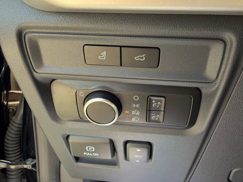 Used 2024 Ford Expedition XLT AWD/4WD image 19