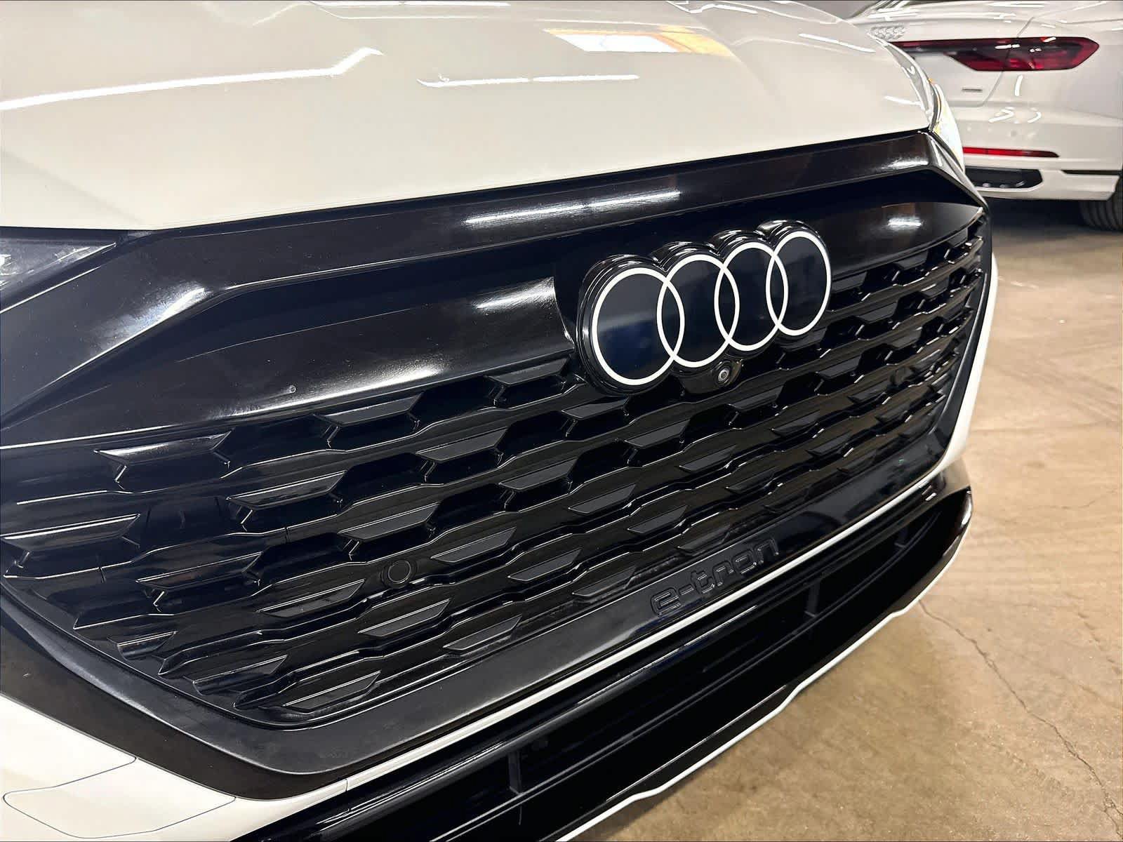 Used 2024 Audi Q8 e-tron Premium Plus AWD/4WD image 31