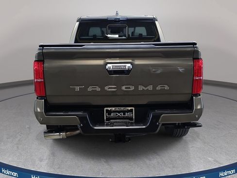 Used 2025 Toyota Tacoma Limited AWD/4WD image 7