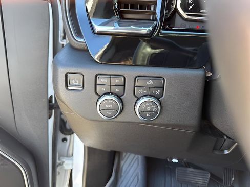 Used 2024 GMC Sierra 1500 Elevation w/ LPO, Elevation Black Package image 29