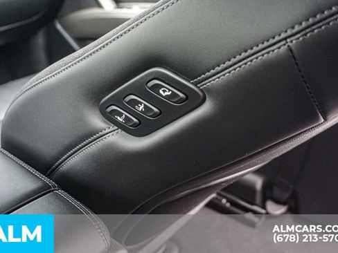 Used 2025 Genesis GV60 RWD image 32