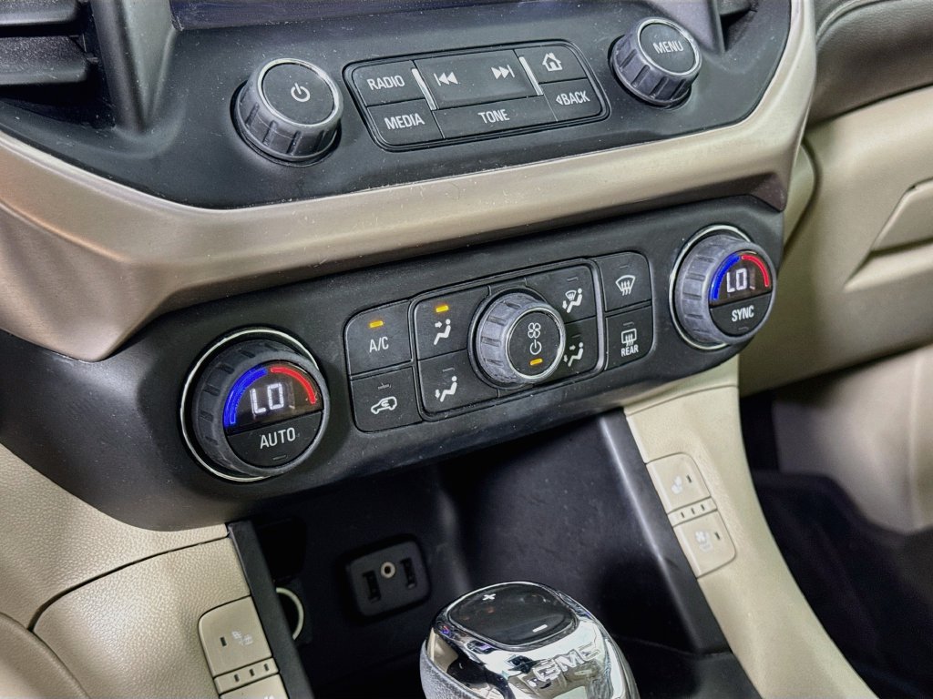 Used 2017 GMC Acadia Denali w/ Technology Package FWD image 16