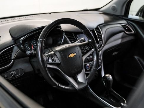 Used 2022 Chevrolet Trax LT w/ LT Convenience Package AWD/4WD image 15