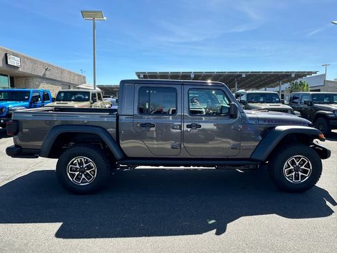 New 2026 Jeep Gladiator Rubicon w/ Steel Power Dome Hood Package AWD/4WD image 8