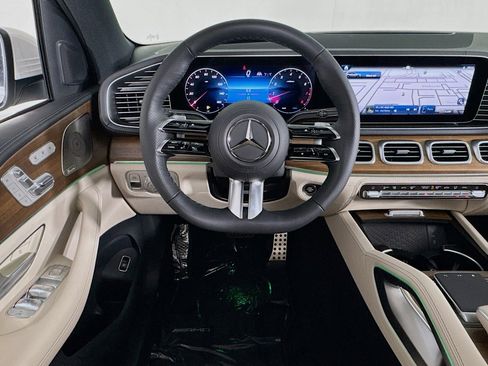 New 2026 Mercedes-Benz GLS 580 4MATIC image 4