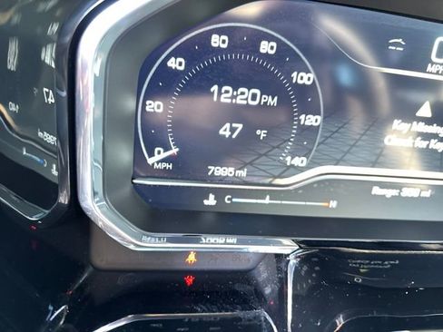 Used 2024 GMC Sierra 2500 SLT w/ SLT Premium Package image 19