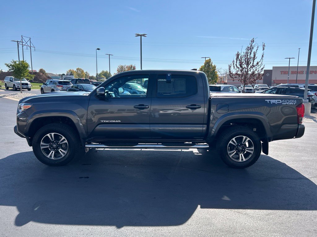 Used 2016 Toyota Tacoma TRD Sport w/ Towing Package AWD/4WD image 9
