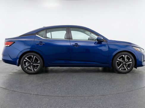 Used 2025 Nissan Sentra SV FWD image 11