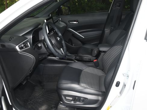 Used 2025 Toyota Corolla Cross AWD Hybrid w/ Convenience Package image 8