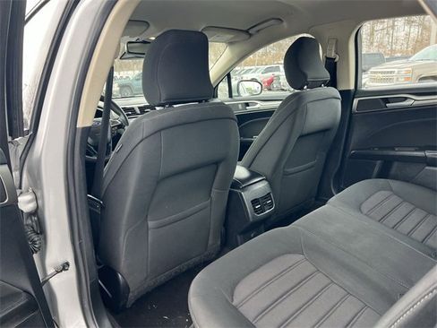 Used 2019 Ford Fusion SE image 16