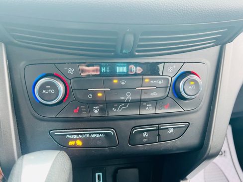 Used 2017 Ford Escape SE w/ SE Cold Weather Package image 25