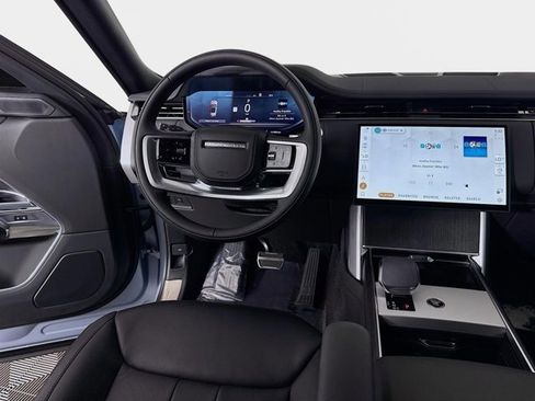 Certified 2025 Land Rover Range Rover SE image 25