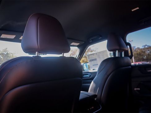 New 2025 Nissan Armada SL w/ Captain's Chari Seat Package image 19