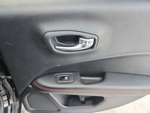 Used 2018 Jeep Compass Trailhawk w/ Leather Interior Group image 32