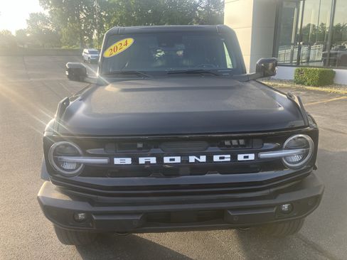 Used 2024 Ford Bronco Outer Banks AWD/4WD image 2