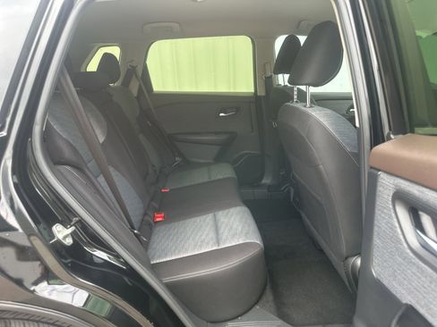 Used 2023 Nissan Rogue SV FWD image 14