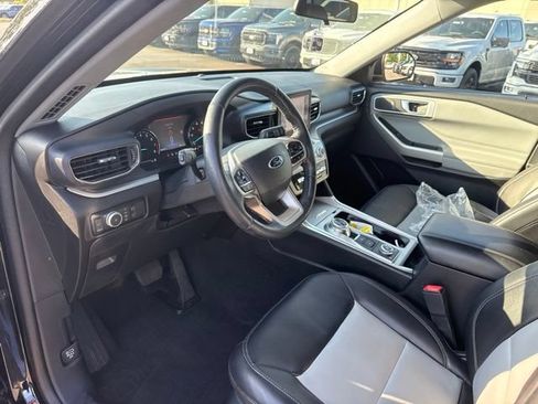 Used 2022 Ford Explorer XLT w/ Equipment Group 202A AWD/4WD image 10