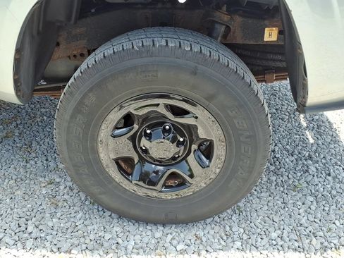 Used 2018 Toyota Tacoma SR w/ SR Convenience Package AWD/4WD image 18