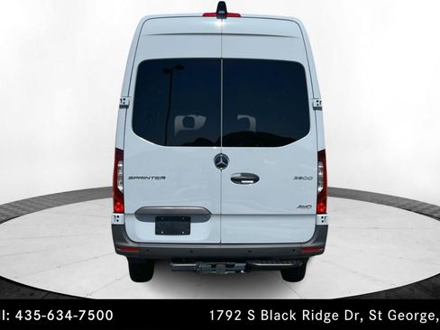 Used 2025 Mercedes-Benz Sprinter 2500 image 4