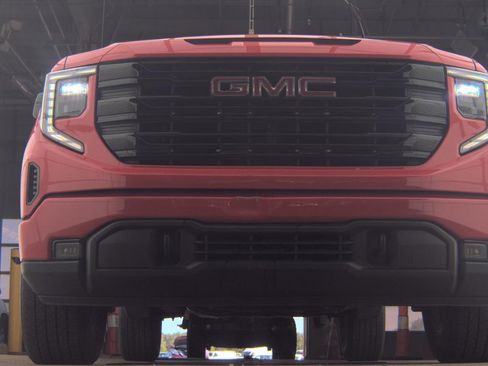 Used 2024 GMC Sierra 1500 Elevation AWD/4WD image 9