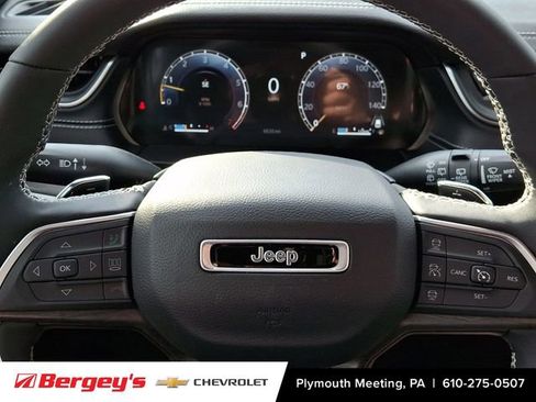 Used 2024 Jeep Grand Cherokee Limited image 23