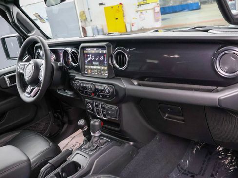 Used 2023 Jeep Wrangler Unlimited Sahara AWD/4WD image 33