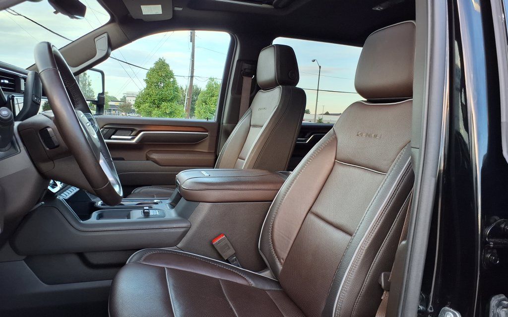 Used 2025 GMC Sierra 2500 Denali w/ Denali Reserve Package AWD/4WD image 11