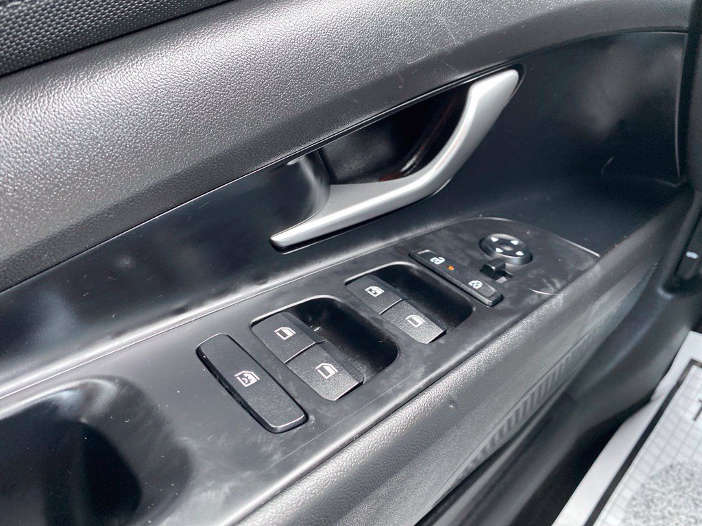 Certified 2025 Hyundai Elantra Hybrid FWD image 22