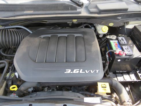 Used 2012 Chrysler Town & Country Touring image 21