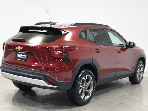 Used 2025 Chevrolet Trax LT w/ LT Convenience Package image 13