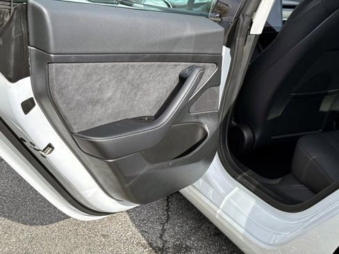 Used 2021 Tesla Model 3 Standard Range Plus image 11