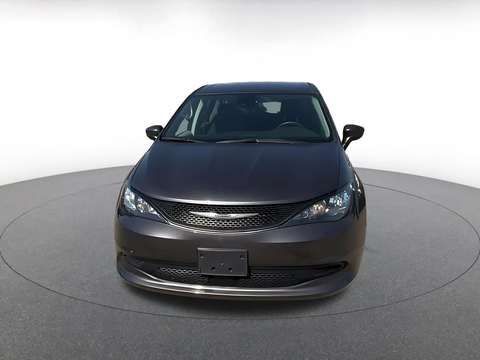 Used 2023 Chrysler Voyager LX FWD image 4