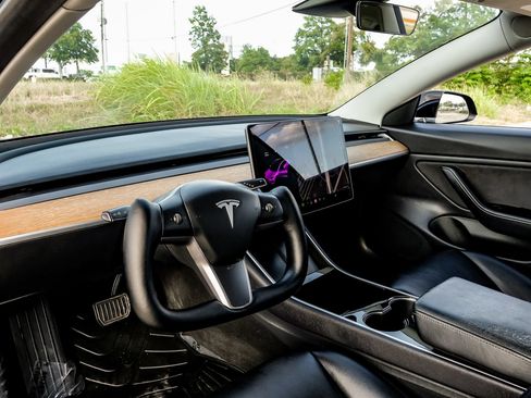 Used 2019 Tesla Model 3 Standard Range Plus RWD image 3