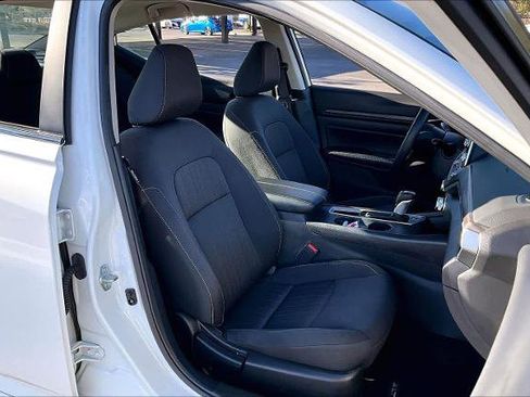 Certified 2025 Nissan Altima 2.5 SV image 9