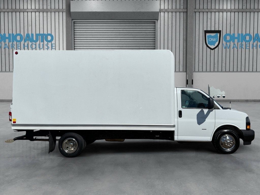 Used 2019 Chevrolet Express 3500 Extended w/ Driver Convenience Package RWD image 4