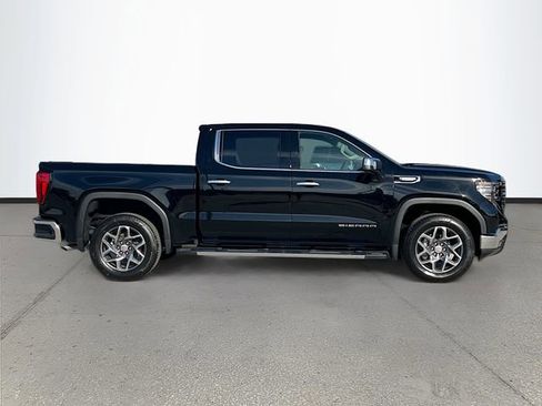 New 2026 GMC Sierra 1500 SLT image 3
