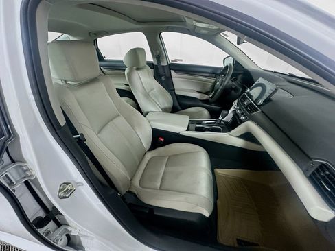 Used 2018 Honda Accord EX image 30