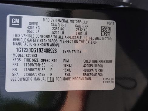 Used 2011 GMC Sierra 2500 SLE w/ SLE Preferred Package AWD/4WD image 19