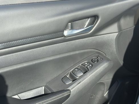 Used 2024 Nissan Altima 2.5 SV image 9