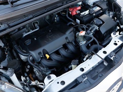 Used 2016 Toyota Yaris L image 49