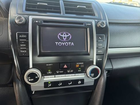 Used 2014 Toyota Camry SE w/ Moonroof Package FWD image 18