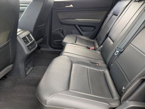 Used 2022 Volkswagen Atlas Cross Sport SEL R-Line AWD/4WD image 17