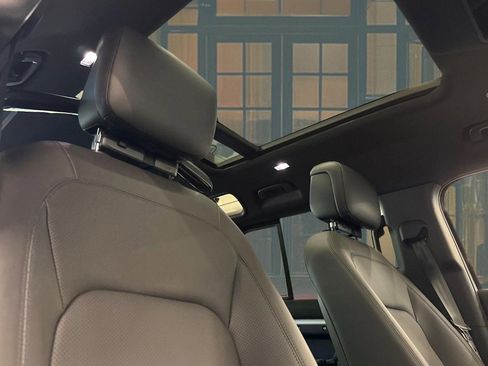 New 2026 Land Rover Defender 110 X-Dynamic SE AWD/4WD image 13