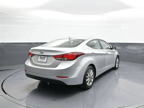 Used 2015 Hyundai Elantra SE w/ Option Group 03 FWD image 6