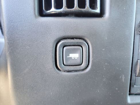 Used 2018 Chevrolet Express 2500 w/ Driver Convenience Package image 30