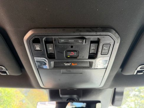 Used 2022 Toyota Tundra Platinum w/ Advanced Package AWD/4WD image 29