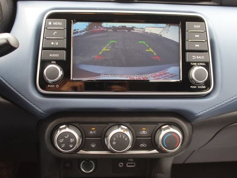 Used 2025 Nissan Versa SV FWD image 19