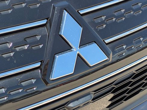 Used 2024 Mitsubishi Outlander SE Black Edition FWD image 13