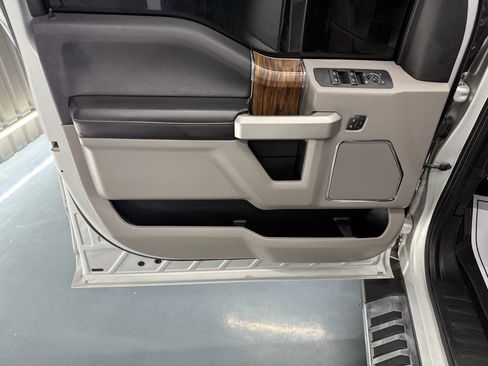 Used 2018 Ford F150 Lariat image 18