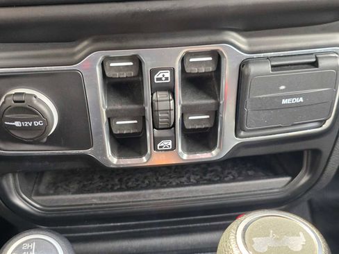 Used 2021 Jeep Wrangler Unlimited Sport AWD/4WD image 32